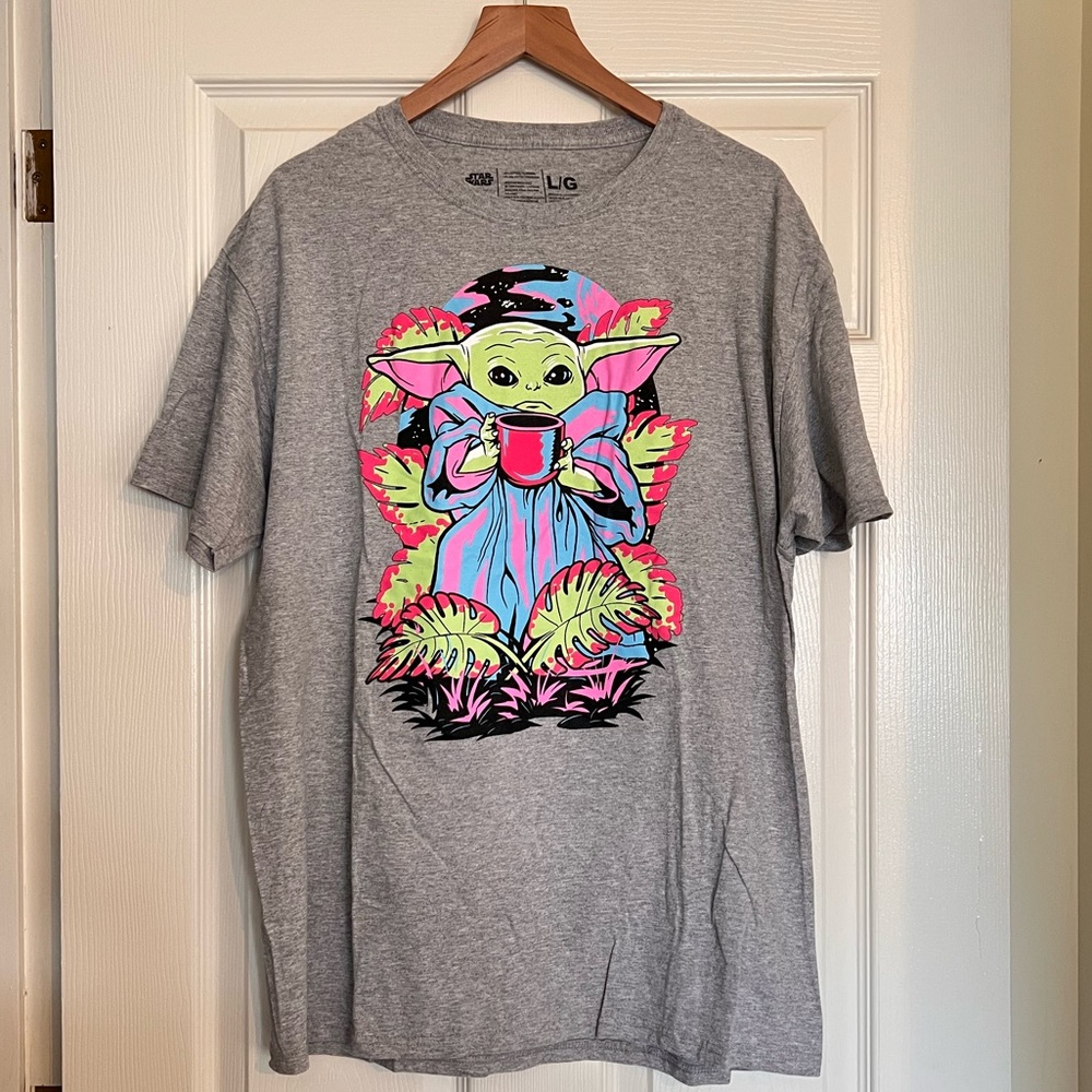 Disney Star Wars Mandalorian Baby Yoda Grogu Graphic Tee size Large